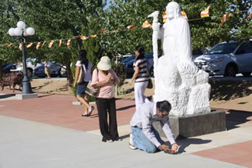 https://www.nguoi-viet.com/wp-content/uploads/articlefiles/154368-DP-120902-Lechua_400.jpg